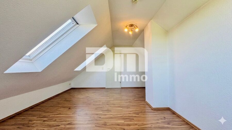 Gepflegte Maisonette Wohnung mit Studio 2x Balkon und PKW Stellplatz in Traumlage - Ebene 2 Dachstudio / Zugang Balkon 2